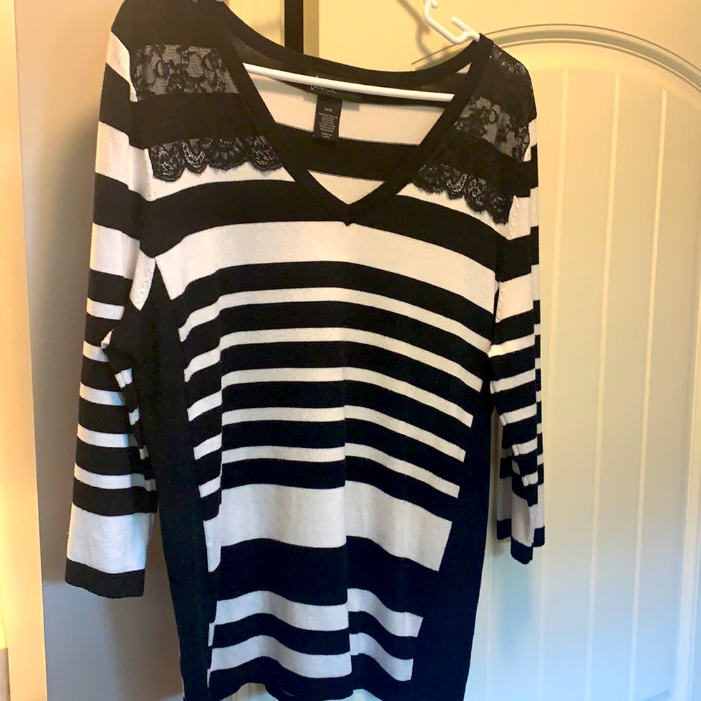 Lane Bryant-Black & White Sweater Top-14/16